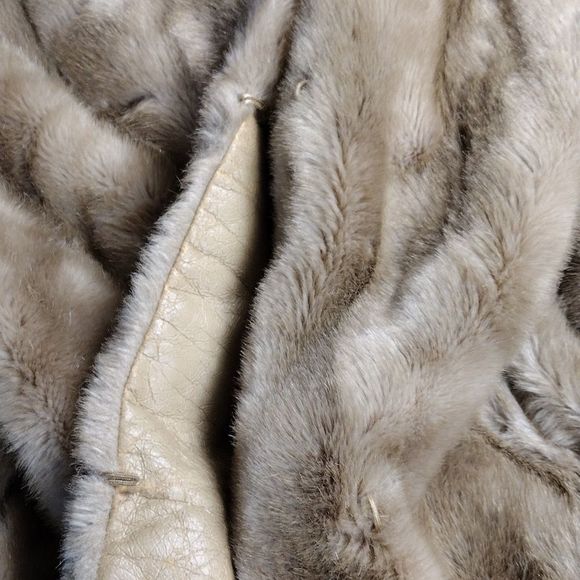 Made in England High Quality Faux Fur Real Leather Coat - Picture 10 of 13